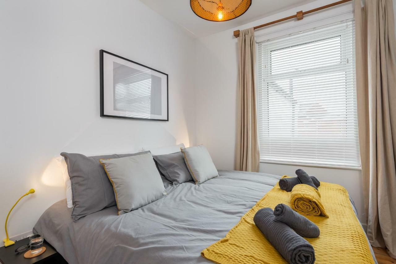 Nomi Homes - - Bookdirect - - - Wifi Exeter