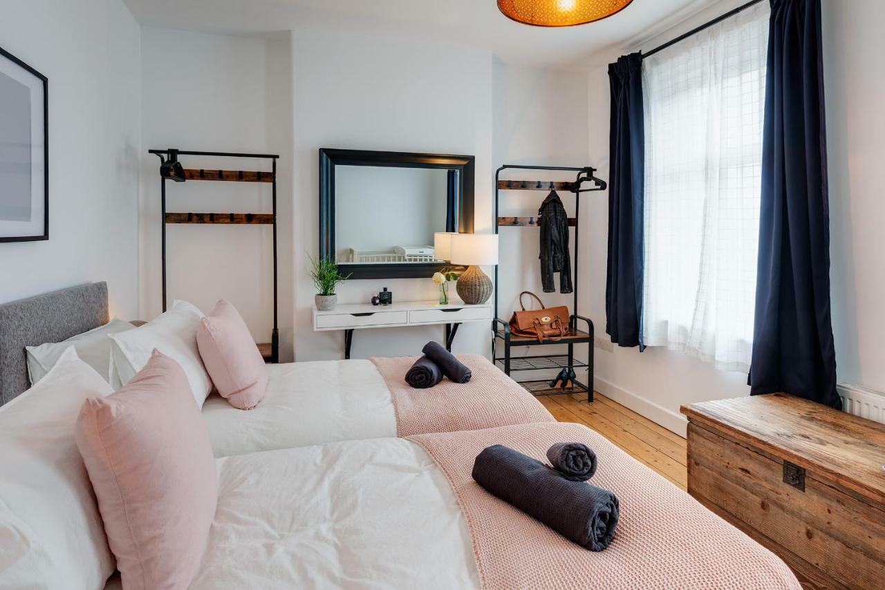 Nomi Homes - - Bookdirect - - - Wifi *