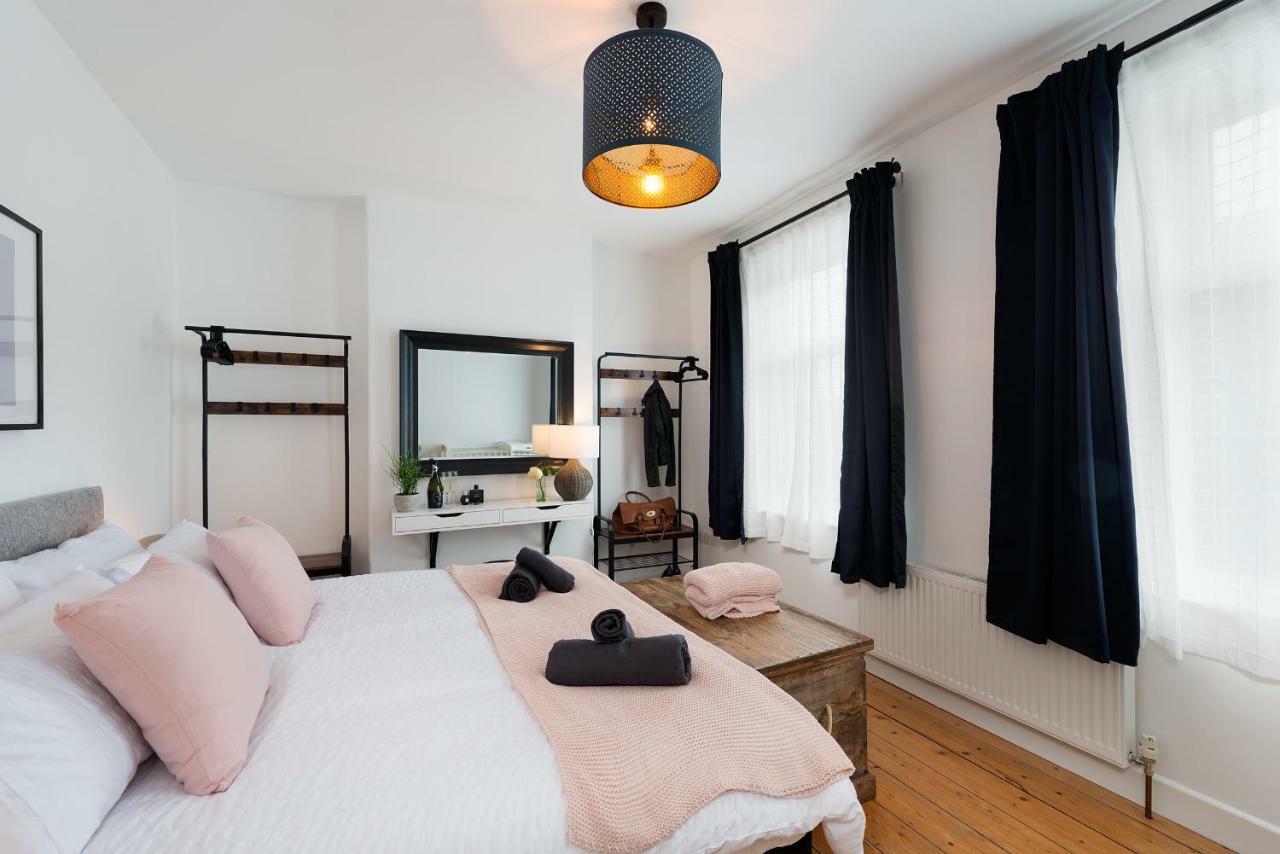 Nomi Homes - - Bookdirect - - - Wifi *