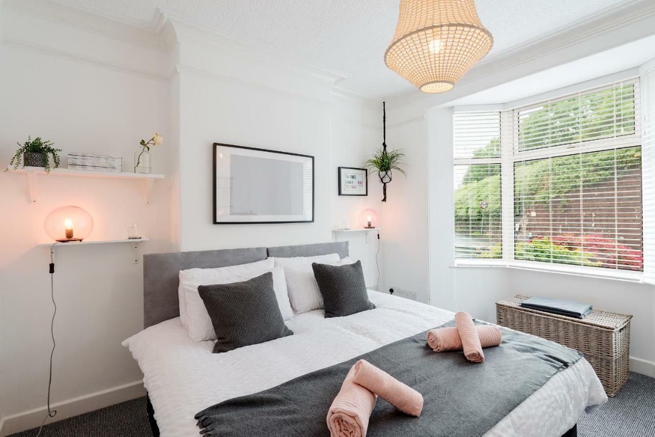 Nomi Homes - - Bookdirect - - - Wifi *